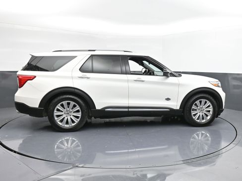 Used 2021 Ford Explorer King Ranch w/ Premium Technology Package image 9