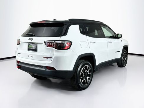 Used 2025 Jeep Compass Trailhawk AWD/4WD image 9