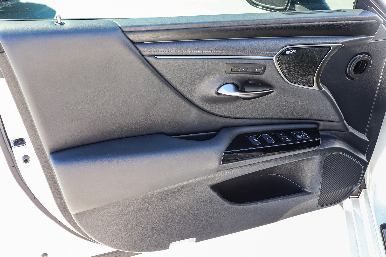 Used 2023 Lexus ES 350 w/ Accessory Package (Z1) FWD image 16