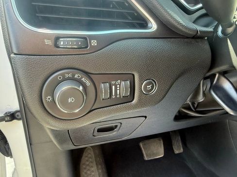 Used 2022 Jeep Cherokee Trailhawk w/ Premium Leather Package AWD/4WD image 17