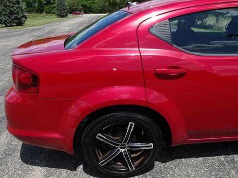 Used 2013 Dodge Avenger SE image 29
