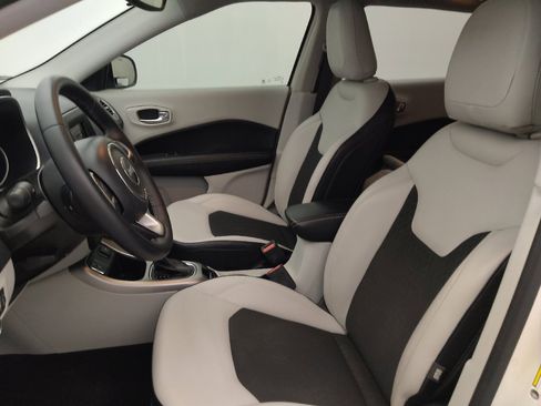 Used 2019 Jeep Compass Latitude FWD image 17