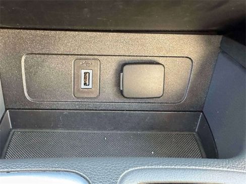 Used 2017 Ford Escape Titanium image 33