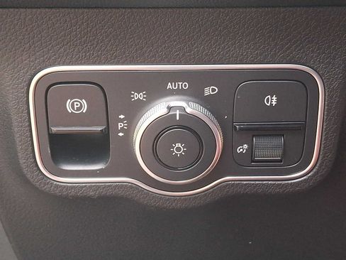 Certified 2023 Mercedes-Benz GLB 250 4MATIC image 22