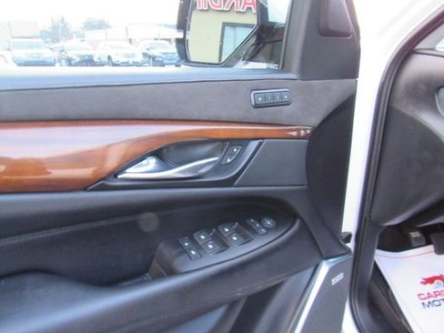 Used 2019 Cadillac Escalade ESV Luxury image 17
