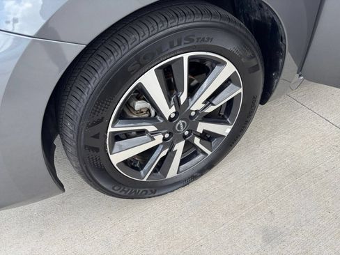 Used 2025 Nissan Versa SV FWD image 30