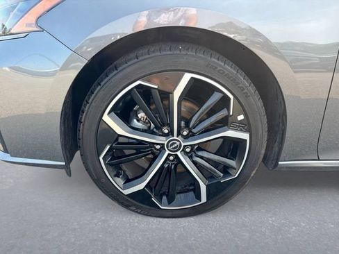 Used 2025 Nissan Altima 2.5 SR FWD image 10