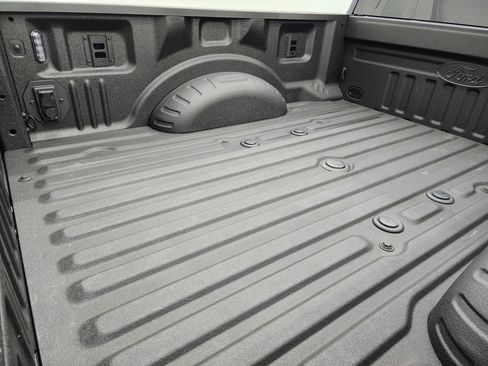 Used 2025 Ford F250 XLT w/ Black Appearance Package image 5