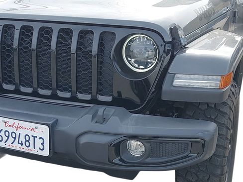 Used 2023 Jeep Gladiator Willys AWD/4WD image 9