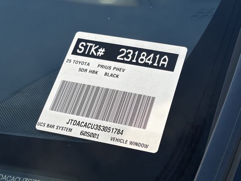 Used 2025 Toyota Prius Plug-In Hybrid FWD image 31