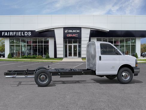 New 2025 GMC Savana 3500 w/ Power Convenience Package image 5