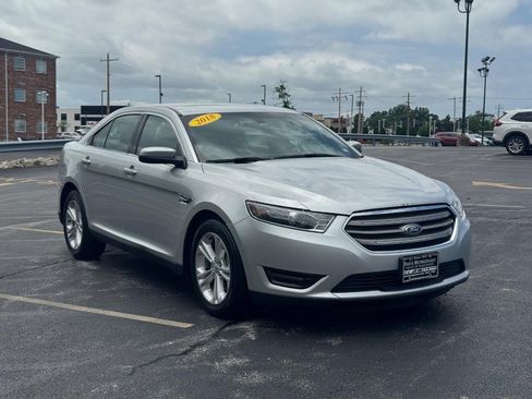 Used 2018 Ford Taurus SEL w/ Equipment Group 201A FWD image 2