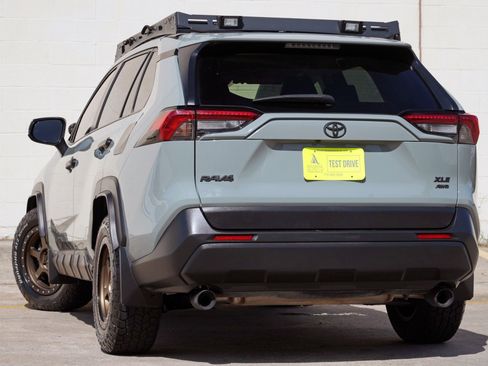 Used 2021 Toyota RAV4 XLE AWD/4WD image 5