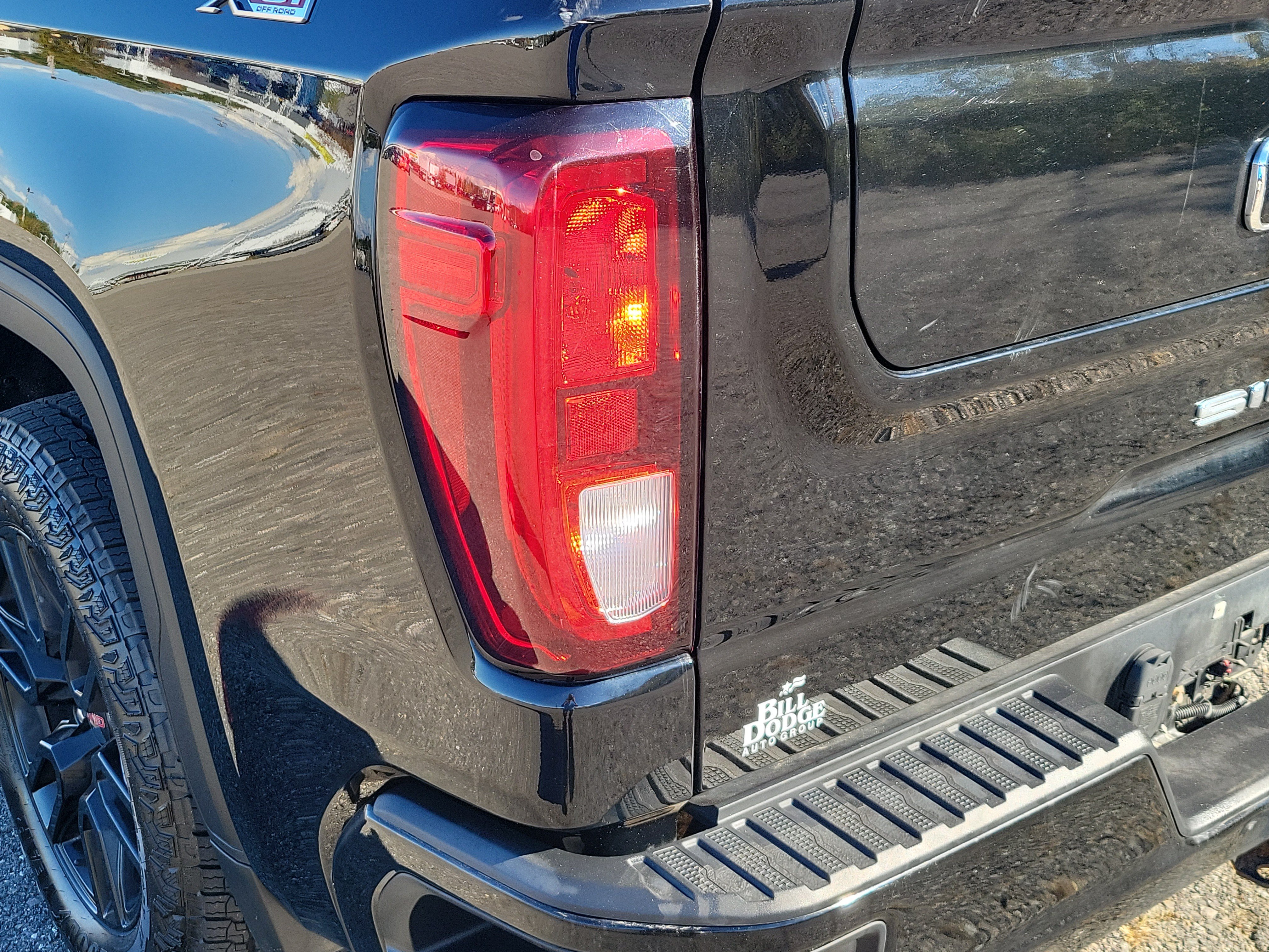 Used 2021 GMC Sierra 1500 Elevation w/ X31 Off-Road Package AWD/4WD image 11