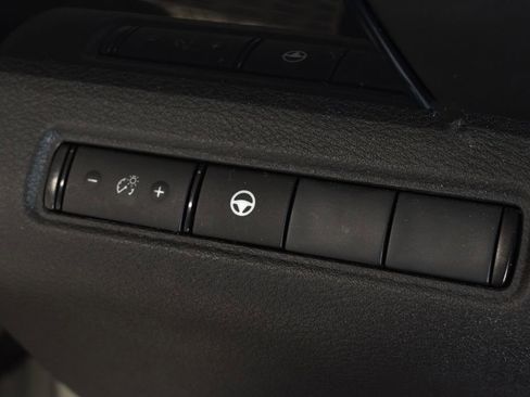 Used 2023 Nissan Pathfinder SV image 15