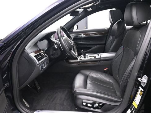 Used 2020 BMW 750i xDrive w/ M Sport Package AWD/4WD image 11