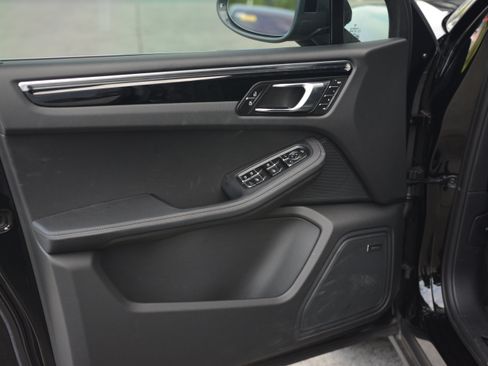 Certified 2026 Porsche Macan Turbo AWD/4WD image 13