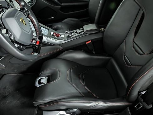 Used 2021 Lamborghini Huracan EVO RWD image 19