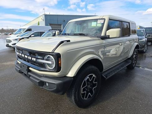 Used 2025 Ford Bronco Outer Banks image 2