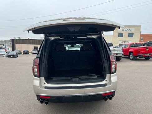 Used 2024 Chevrolet Suburban High Country image 35