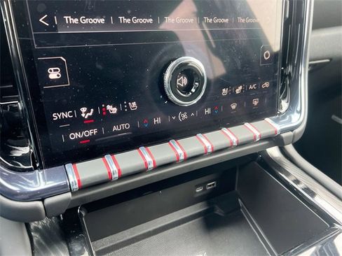 Used 2025 GMC Yukon AT4 image 11