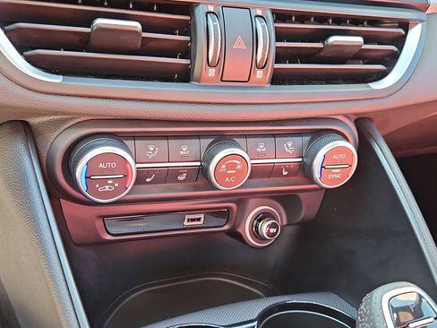 Used 2024 Alfa Romeo Giulia Veloce image 19