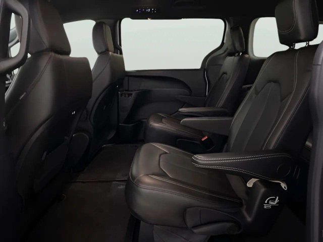 Used 2025 Chrysler Pacifica Select FWD image 64