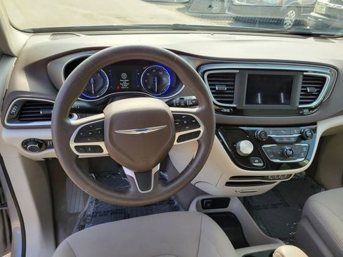 Used 2021 Chrysler Voyager LX image 8