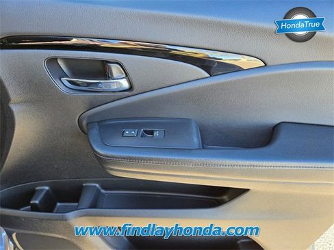 Certified 2018 Honda Pilot Touring image 23