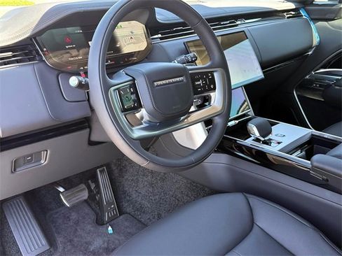 New 2025 Land Rover Range Rover SE image 30