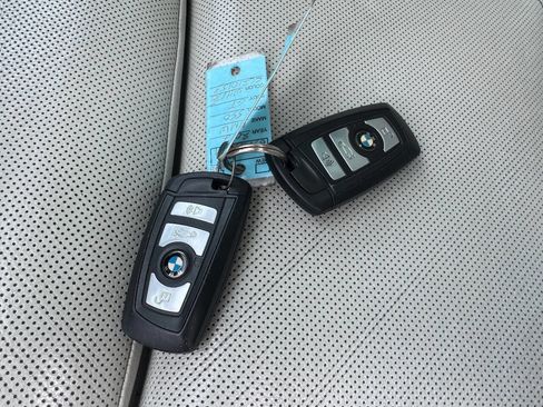 Used 2012 BMW 550i Gran Turismo w/ Convenience Pkg image 20