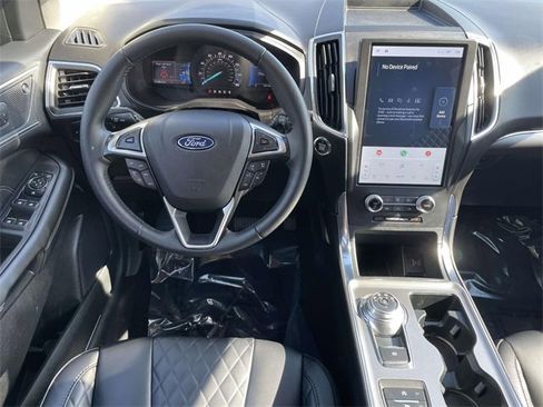 Used 2024 Ford Edge Titanium image 7