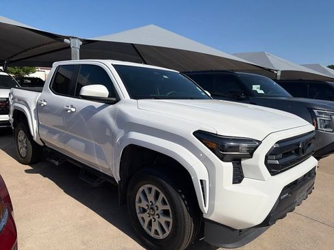 Used 2024 Toyota Tacoma SR5 RWD image 11