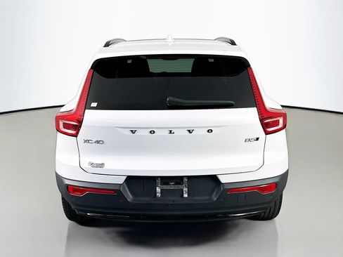 Used 2023 Volvo XC40 B5 Plus AWD/4WD image 6