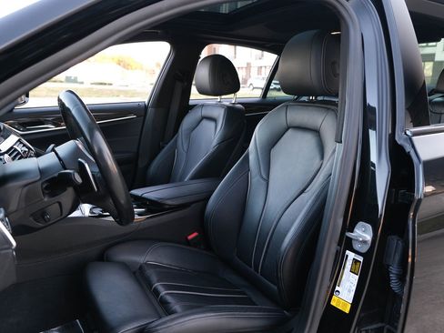 Used 2018 BMW 540i w/ M Sport Package image 16