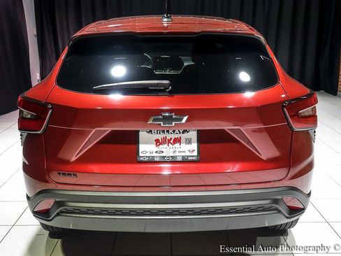 Used 2025 Chevrolet Trax LS w/ LS Convenience Package image 9