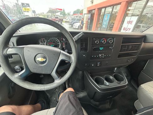 Used 2012 Chevrolet Express 2500 RWD image 10
