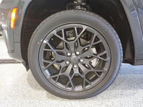 New 2025 Jeep Grand Cherokee L Summit image 16