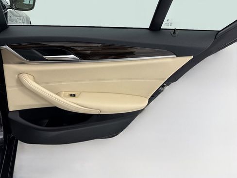 Used 2019 BMW 530e w/ Convenience Package RWD image 26