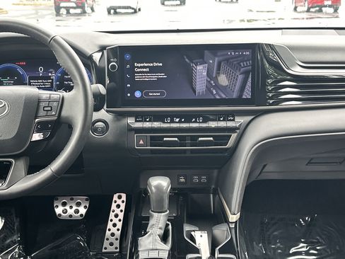 Used 2025 Toyota Camry XSE FWD image 30