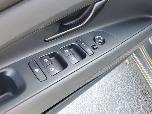 Used 2025 Hyundai Elantra Sport image 17