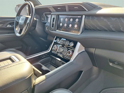 Used 2021 GMC Yukon Denali w/ Denali Ultimate Package image 30