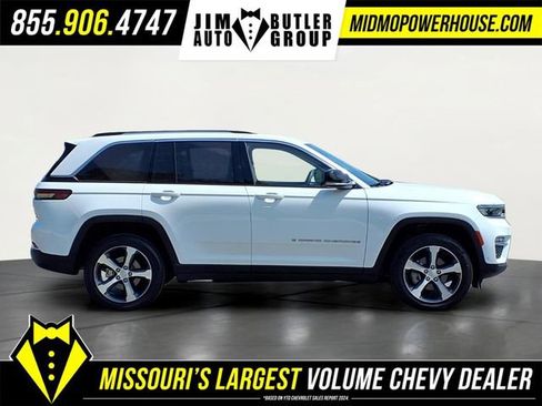 Used 2023 Jeep Grand Cherokee Limited w/ Luxury Tech Group II AWD/4WD image 30