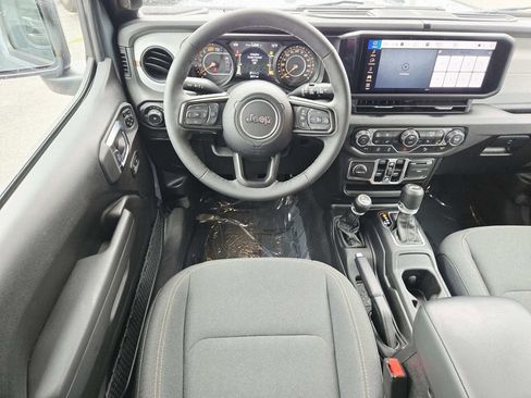 Used 2025 Jeep Wrangler Unlimited Sport AWD/4WD image 10