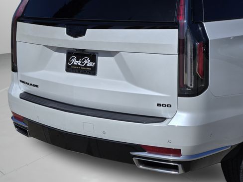 Used 2023 Cadillac Escalade Sport Platinum w/ LPO, Floor Liner Package AWD/4WD image 17