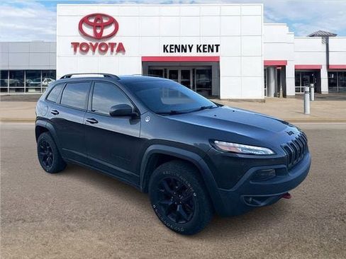 Used 2018 Jeep Cherokee Trailhawk w/ Quick Order Package 27L AWD/4WD image 1