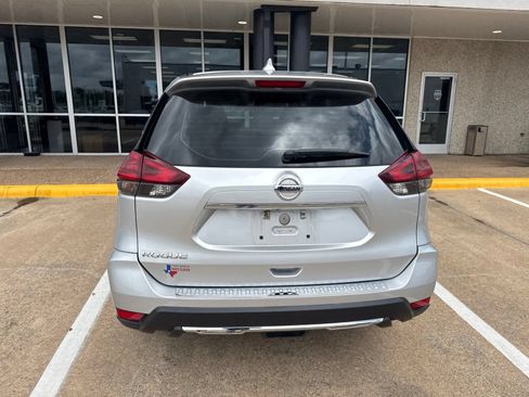 Used 2019 Nissan Rogue S FWD image 4