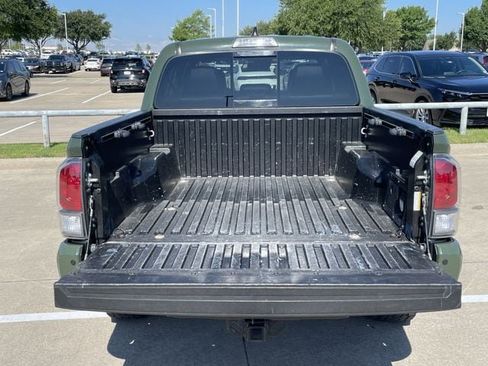 Used 2022 Toyota Tacoma TRD Off-Road w/ TRD Premium Off Road Package AWD/4WD image 30
