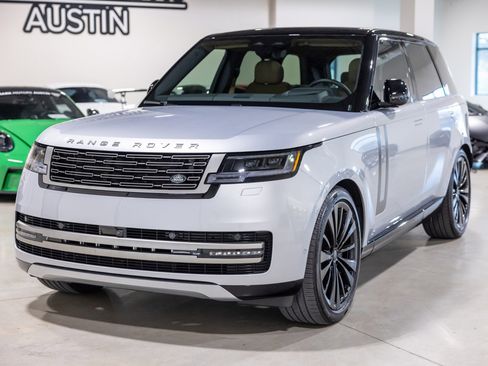 Used 2025 Land Rover Range Rover SE image 12