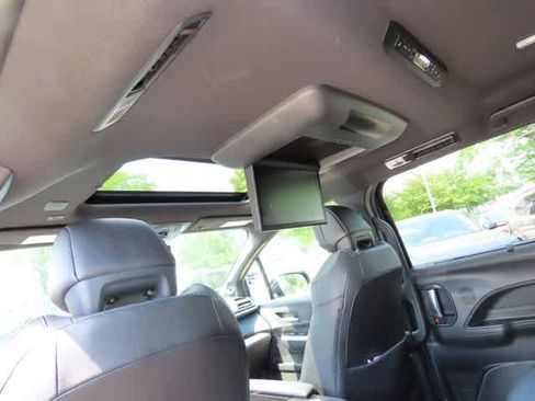 Used 2025 Toyota Sienna Platinum AWD/4WD image 18